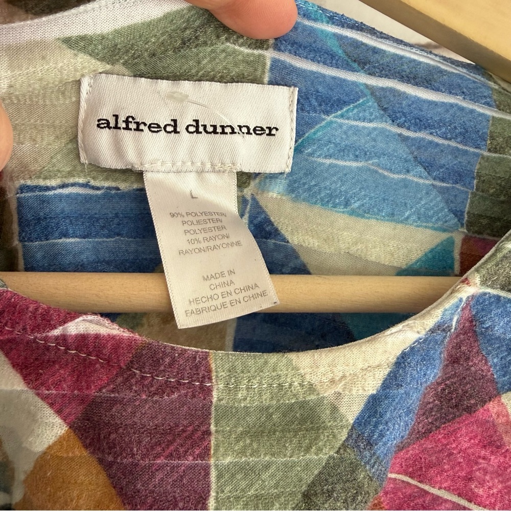 Colorful Geometric Patterned Top - Picture 4 of 6